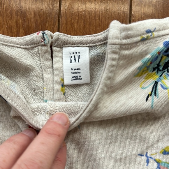Gap toddler girl top, size 5 - Picture 2 of 2